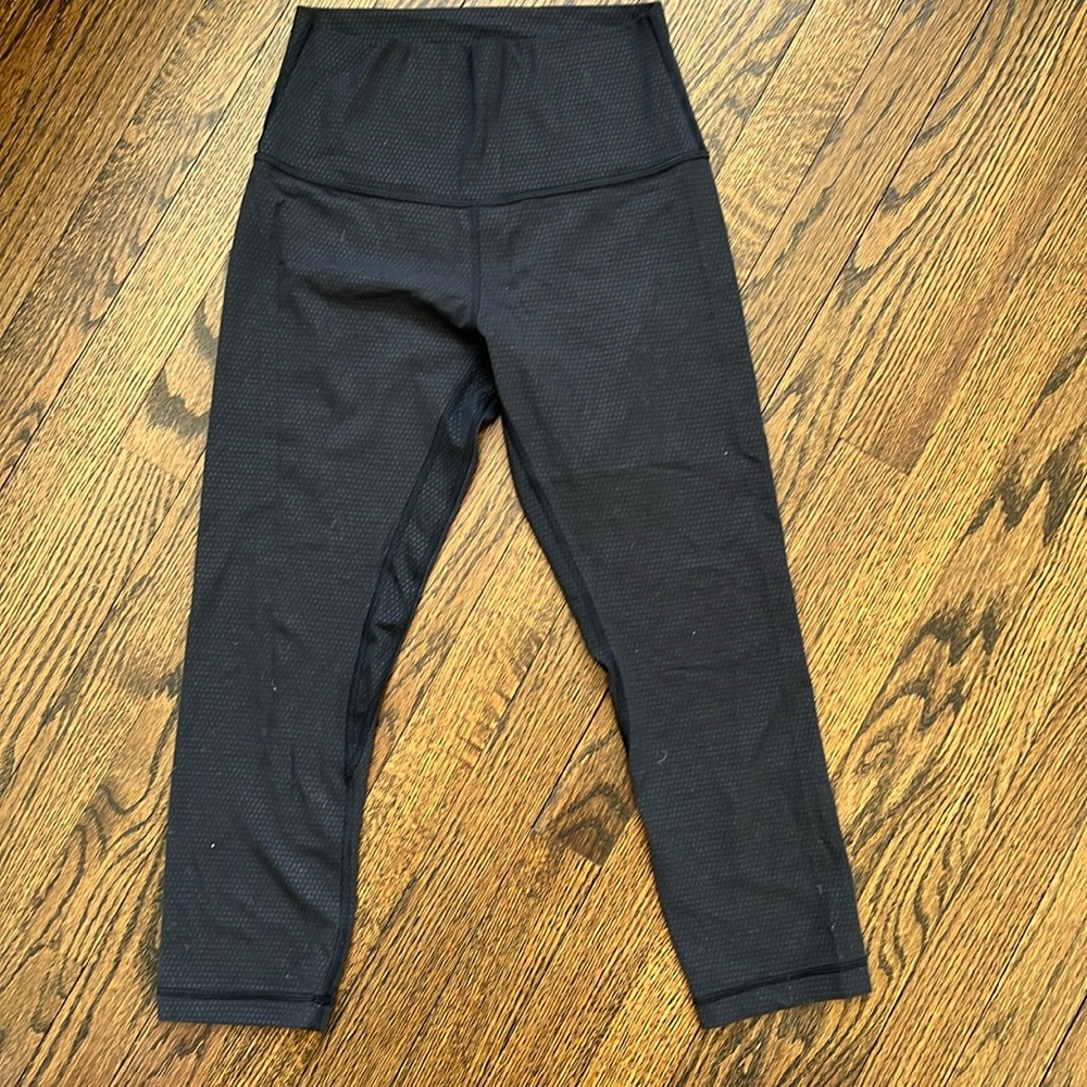 Lulu lemon 3/4 length yoga pants size 4